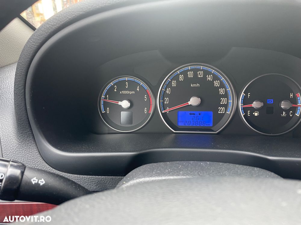 Hyundai Santa Fe 2.2 DSL VGT 7 SEATS 4WD AT PREMIUM - 2