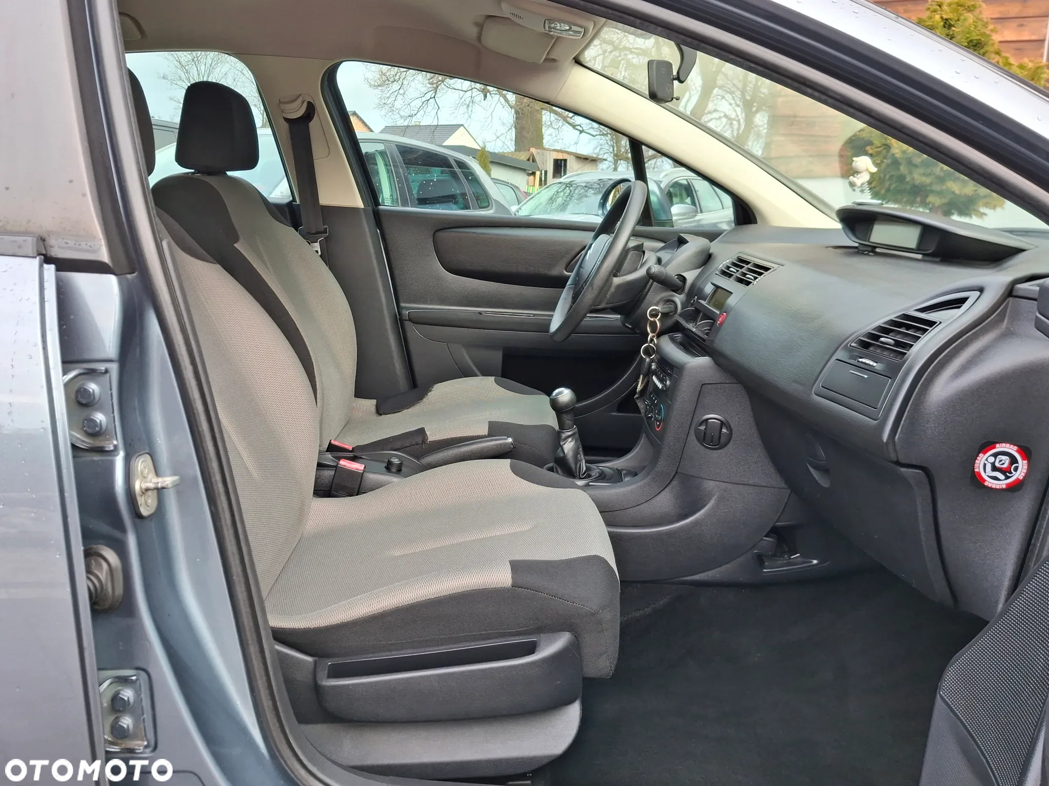 Citroën C4 1.4 16V Advance - 23