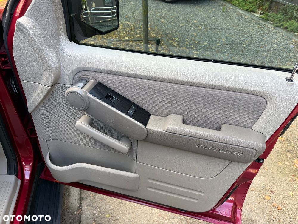 Ford Explorer 4.0 4WD - 26