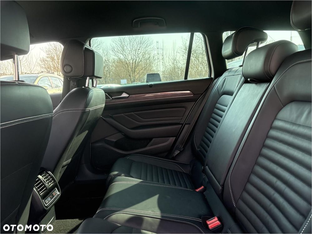 Volkswagen Passat Variant 2.0 TDI Elegance DSG - 16