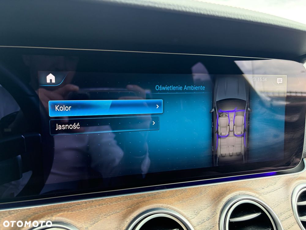 Mercedes-Benz Klasa E 220 d 4-Matic Exclusive - 30