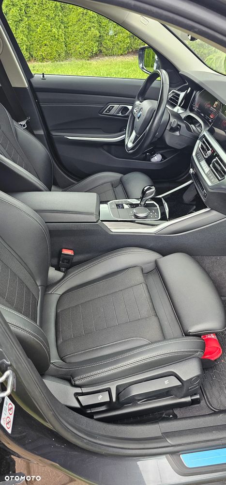BMW Seria 3 320i xDrive Sport Line - 22