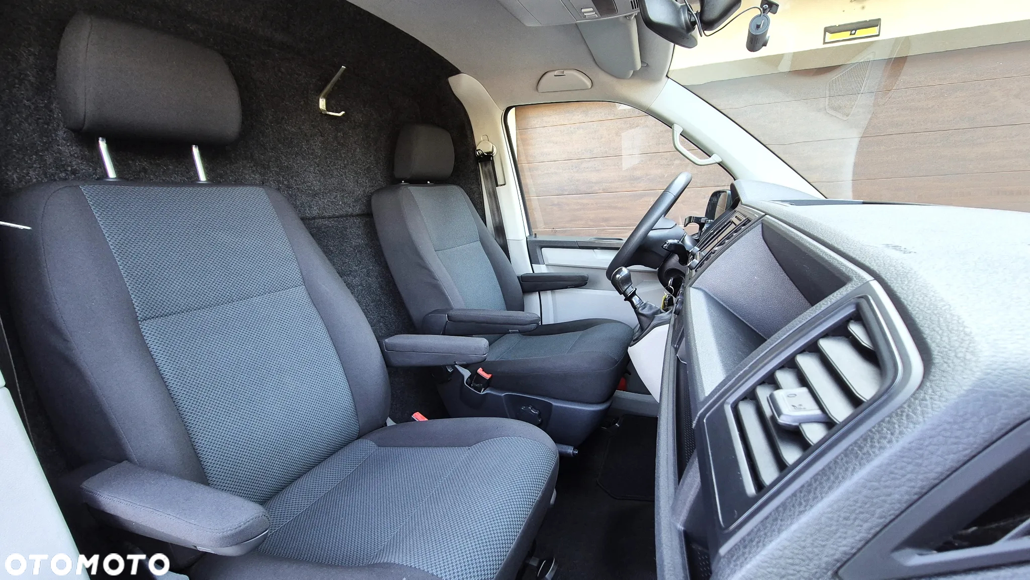 Volkswagen Transporter T6 TDI L2H1 Plus Trendline - 13