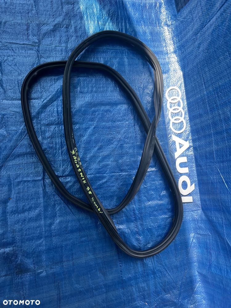 AUDI A4 B8 AVANT USZCZELKA KLAPY BAGAZNIKA - 1