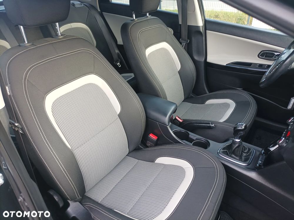 Kia Ceed 1.6 CRDi 128 ISG Platinum Edition - 30