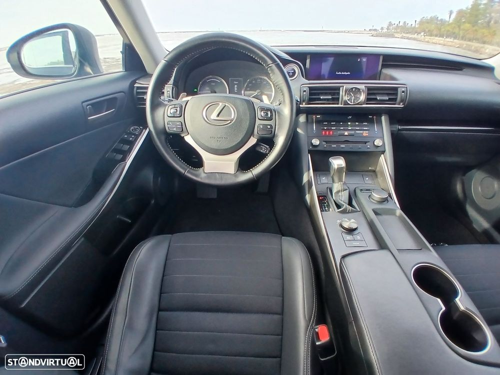 Lexus IS 300H Executive - 13