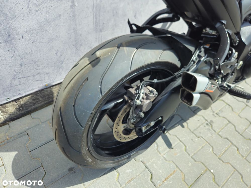 Suzuki GSX - 21