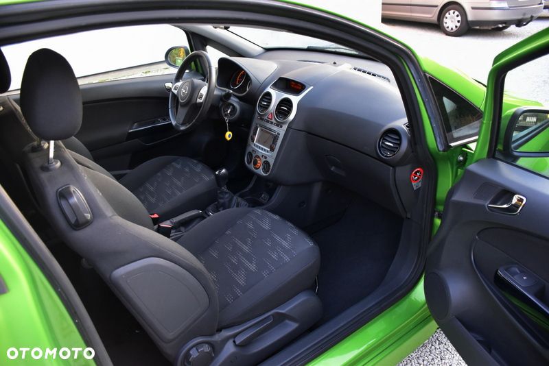Opel Corsa 1.4 16V Edition 150 - 22