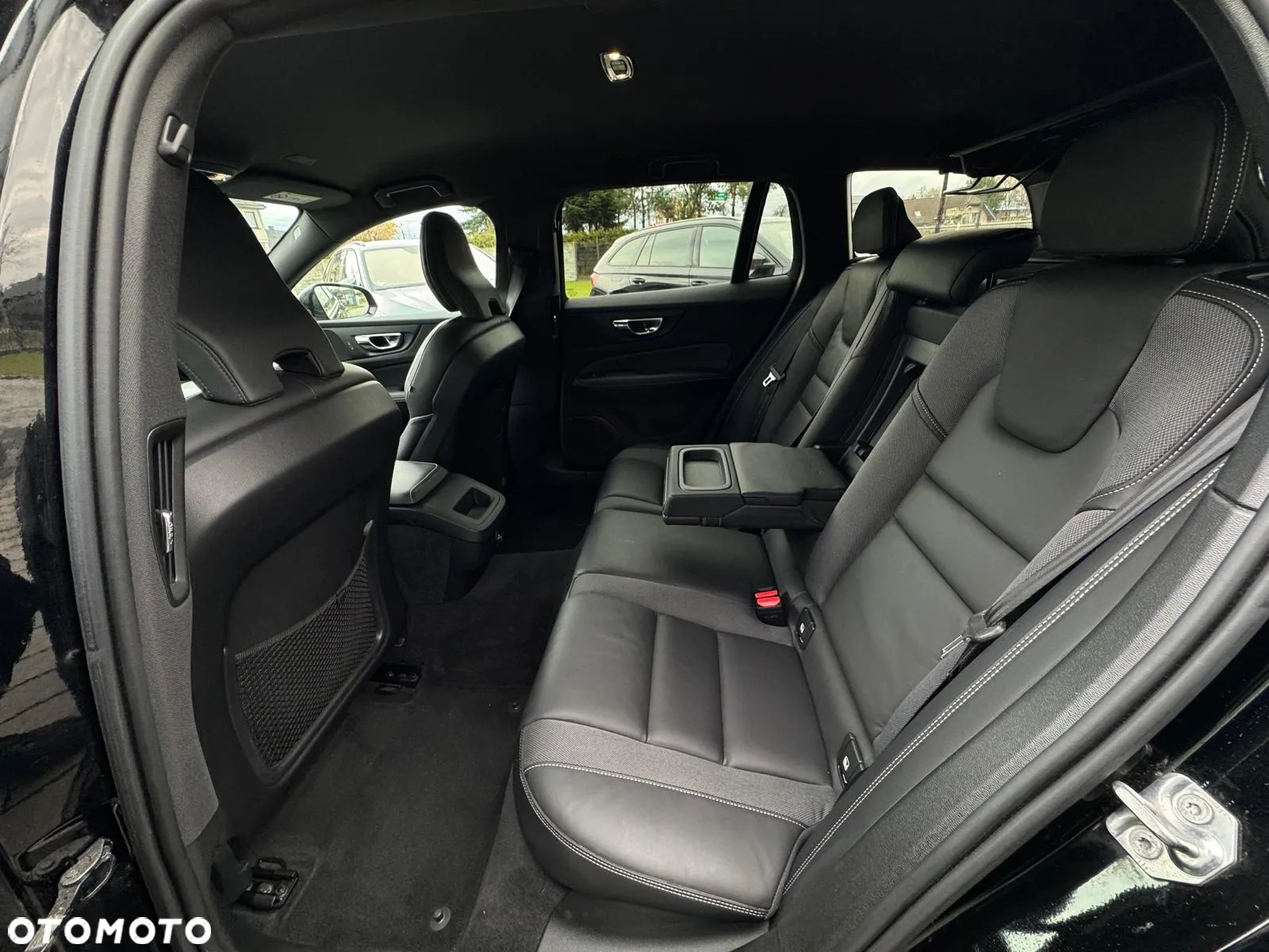 Volvo V60 D4 AWD Geartronic R-Design - 26