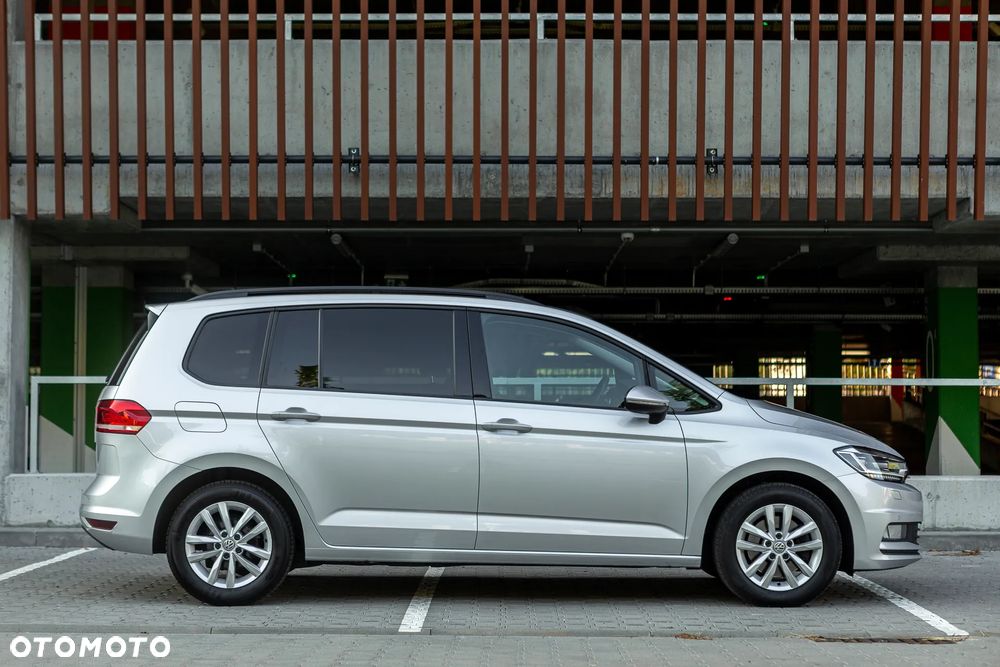Volkswagen Touran - 10