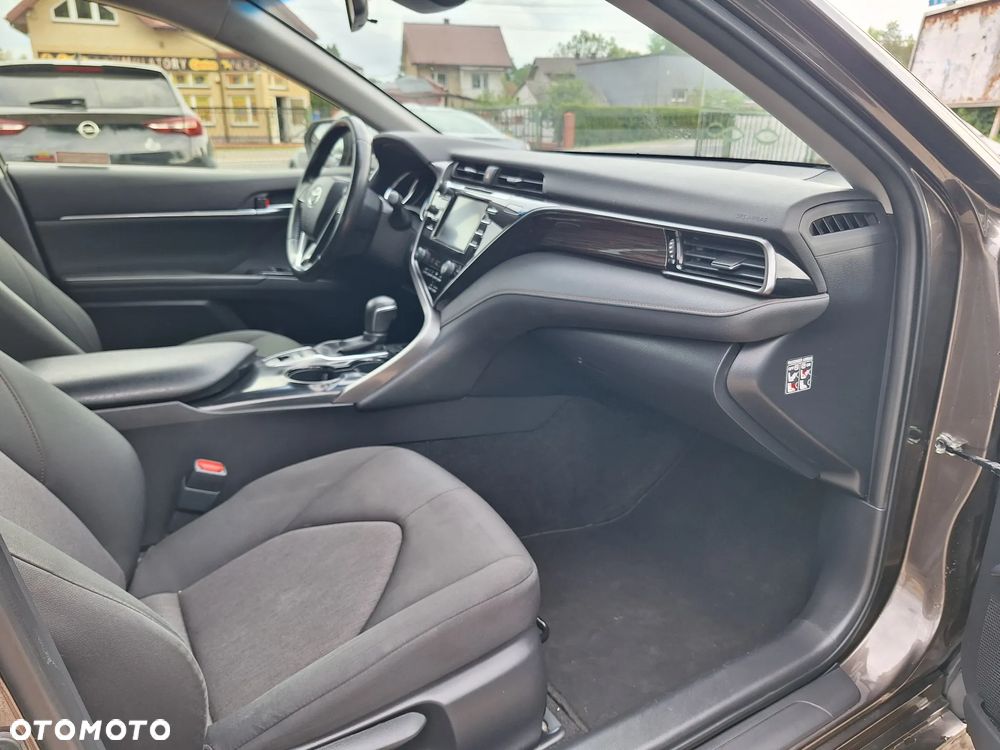 Toyota Camry 2.5 Hybrid Comfort CVT - 21