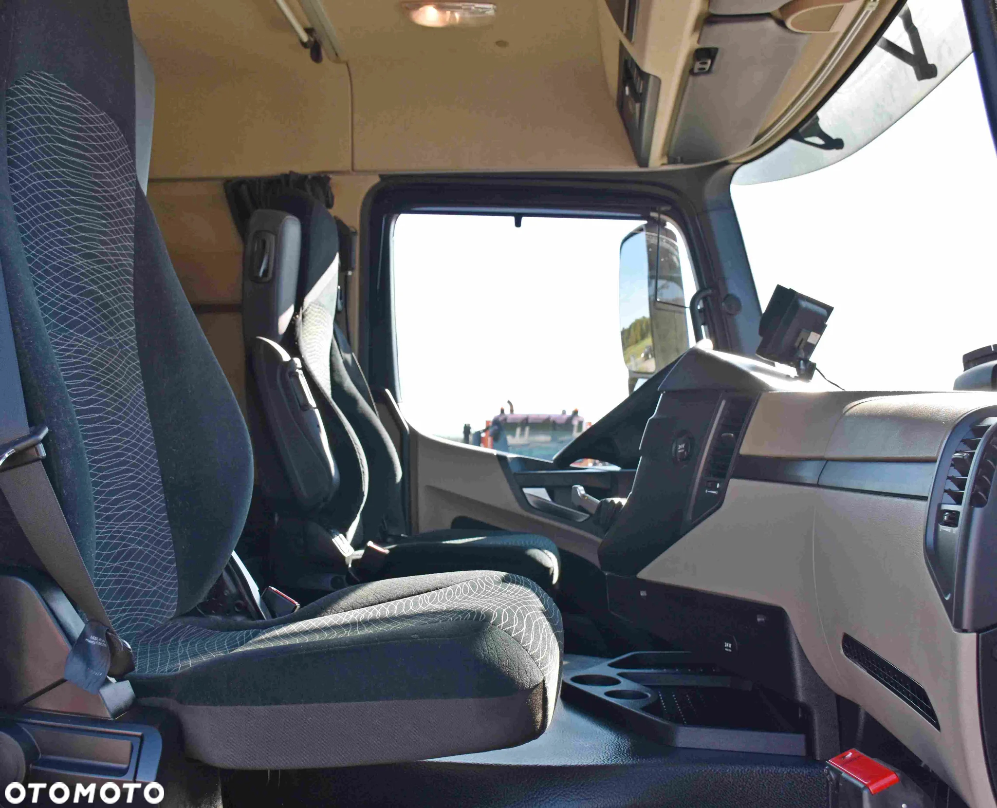 Mercedes-Benz ACTROS 1843 * CIĄGNIK SIODŁOWY * STAN BDB - 8