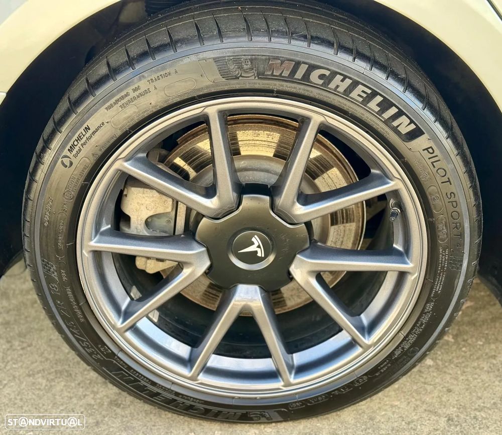 Tesla Model 3 Long-Range Dual Motor AWD - 16