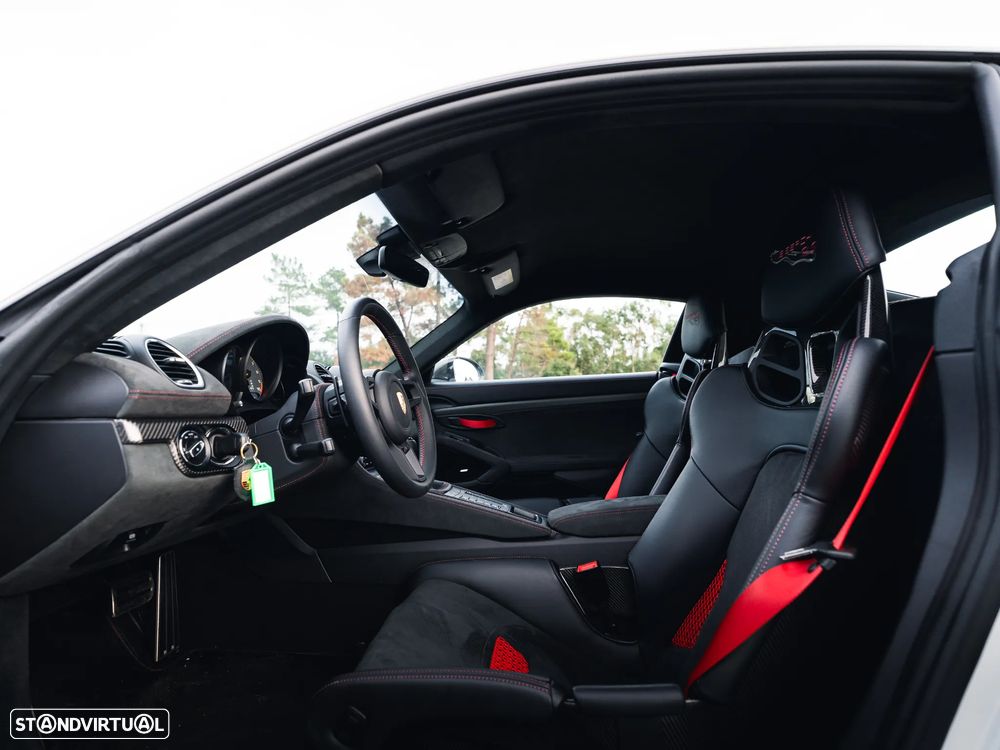 Porsche 718 Cayman GT4 RS - 15