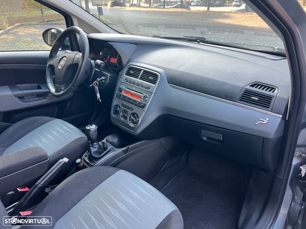 Fiat Grande Punto ver-1-4-8v-dualogic-dynamic - 8