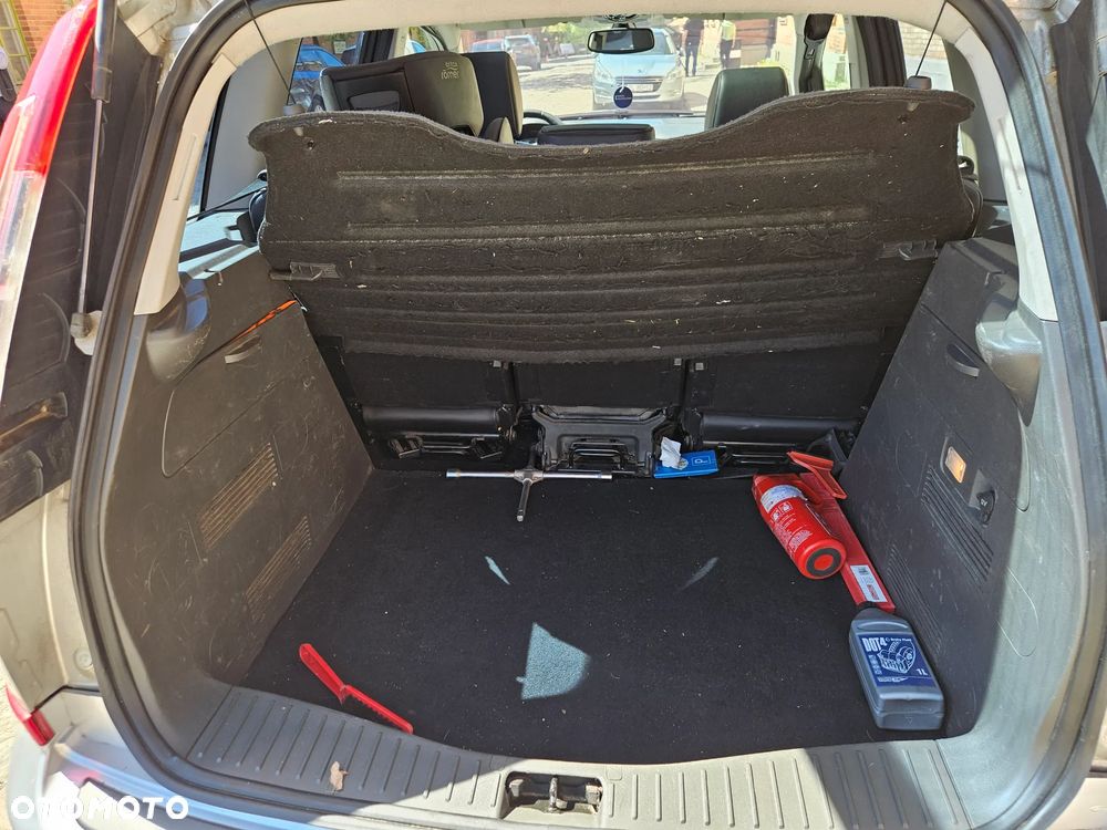 Ford C-MAX 1.6 TDCi DPF Titanium - 19