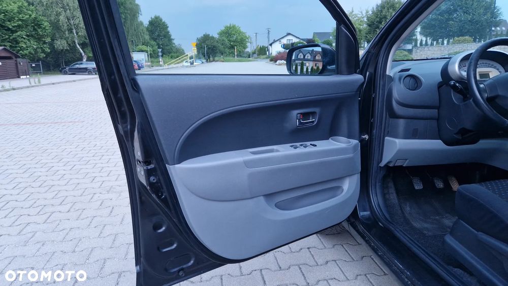 Daihatsu Sirion 1.3 - 17