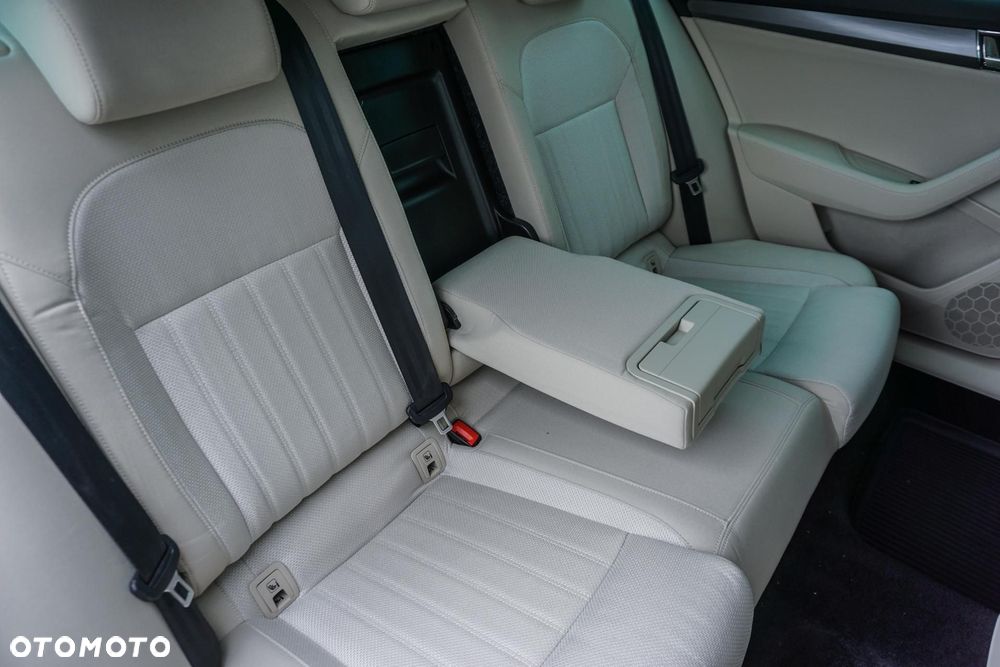 Skoda Superb 2.0 TDI SCR Style DSG - 14