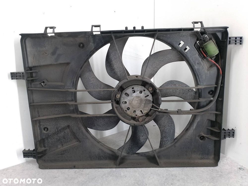 WENTYLATOR CHŁODNICY OPEL ASTRA J 13289626 13267630 0130308403  BOSCH - 1