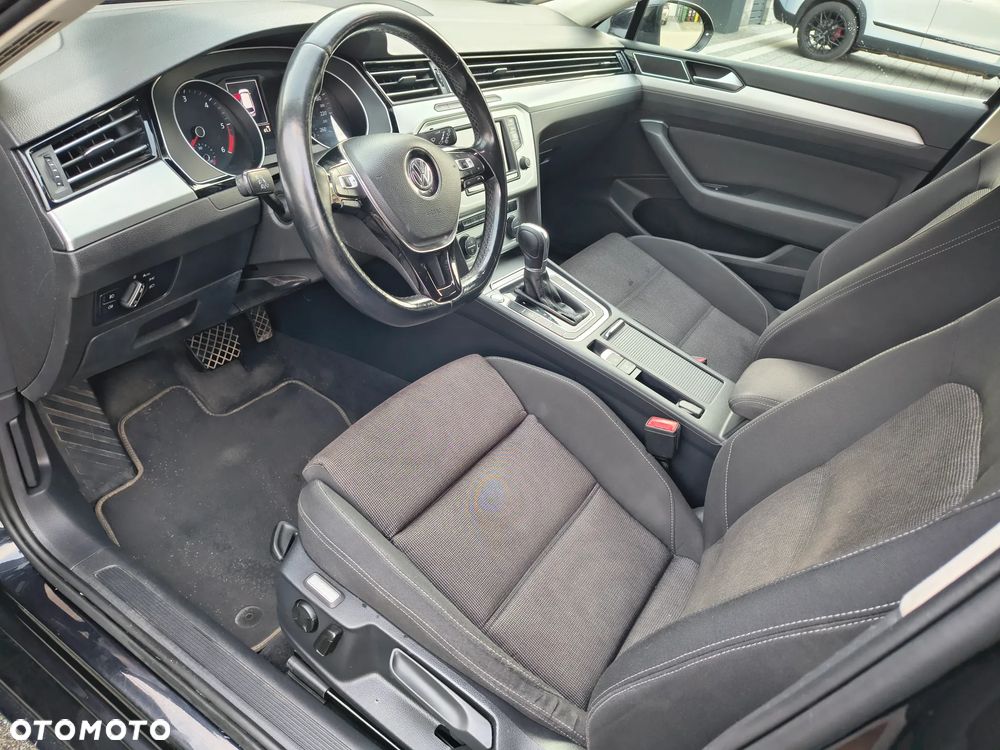 Volkswagen Passat - 12