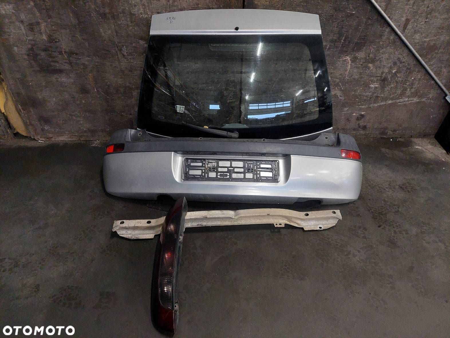 KOMPLETNY TYŁ KLAPA BAGAŻNIKA ZDERZAK TYŁ LAMPA OPEL CORSA C Z147 - 1