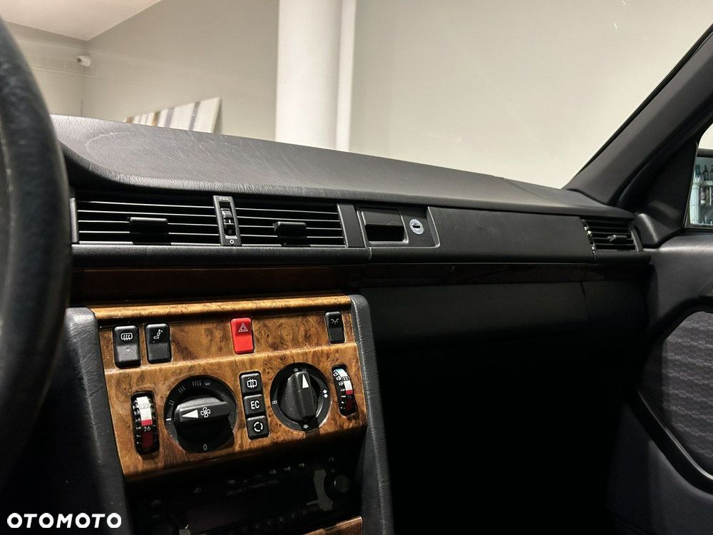 Mercedes-Benz W124 (1984-1993) - 36