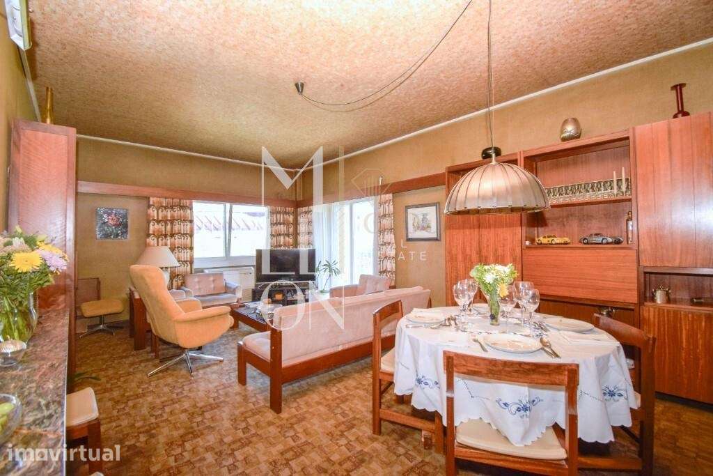 Apartamento T5 localizado numa das melhores zonas de Benfica em Lisboa - Grande imagem: 3/36