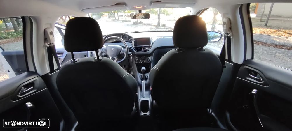 Peugeot 208 1.2 PureTech Style - 23