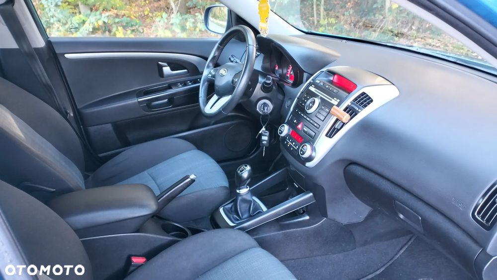 Kia Ceed - 35
