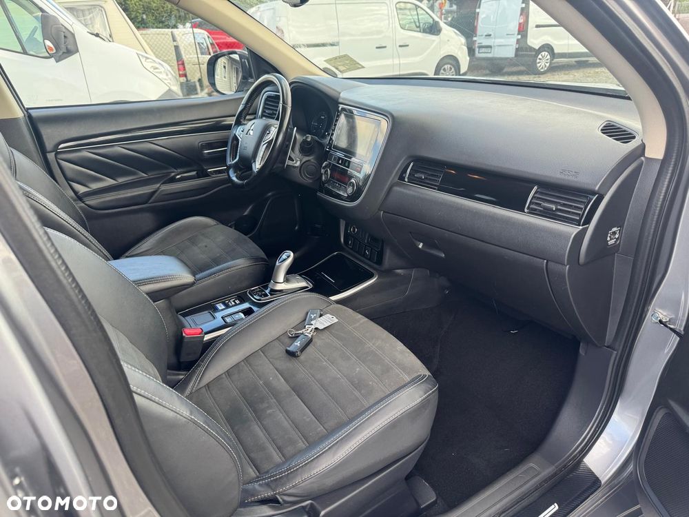 Mitsubishi Outlander 2.4 4WD Diamant - 13