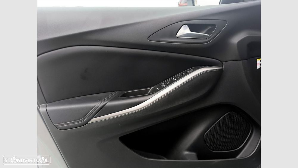 Opel Grandland 1.5 CDTI Elegance AT — fotografia 11