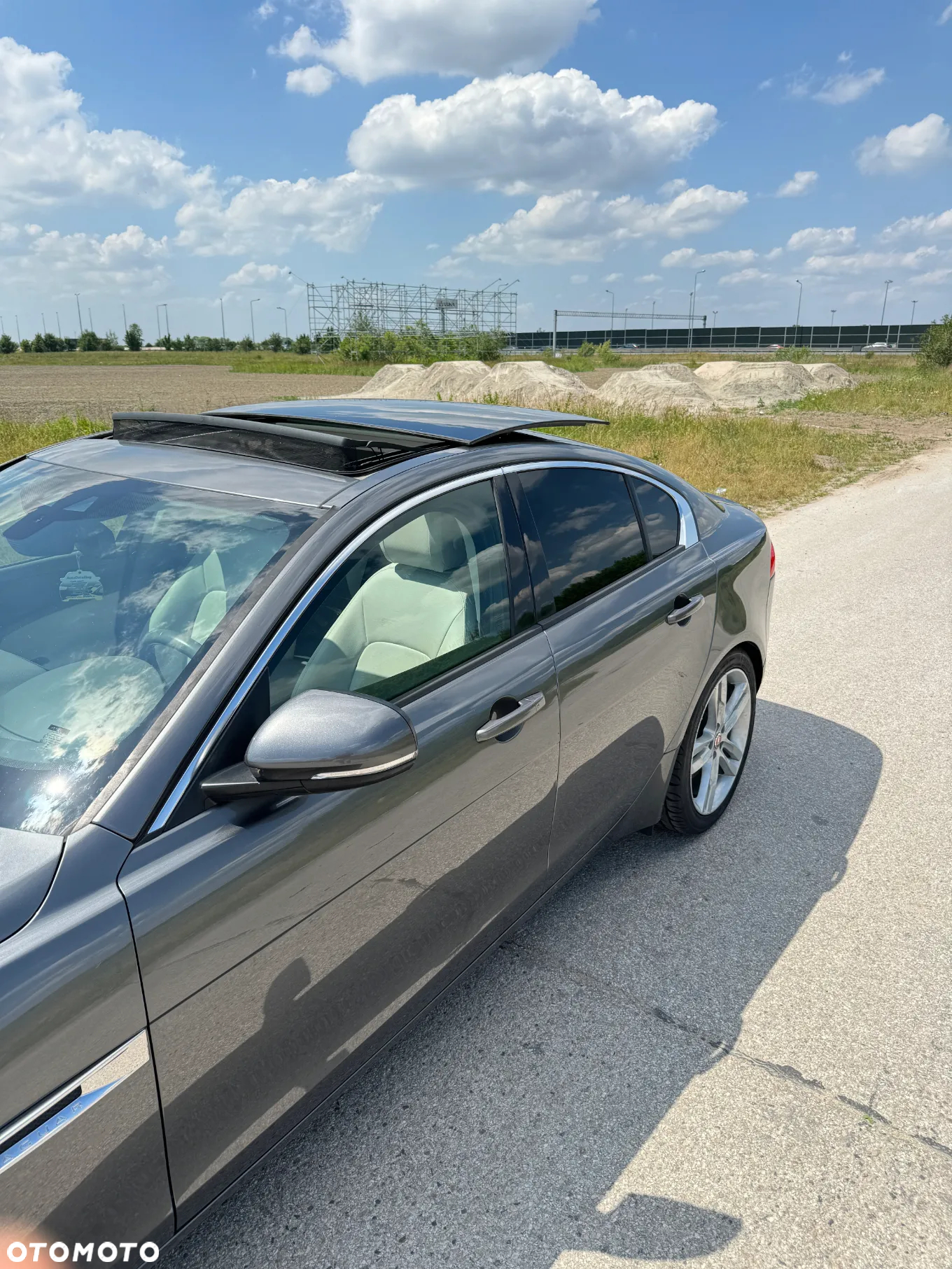 Jaguar XE S - 27