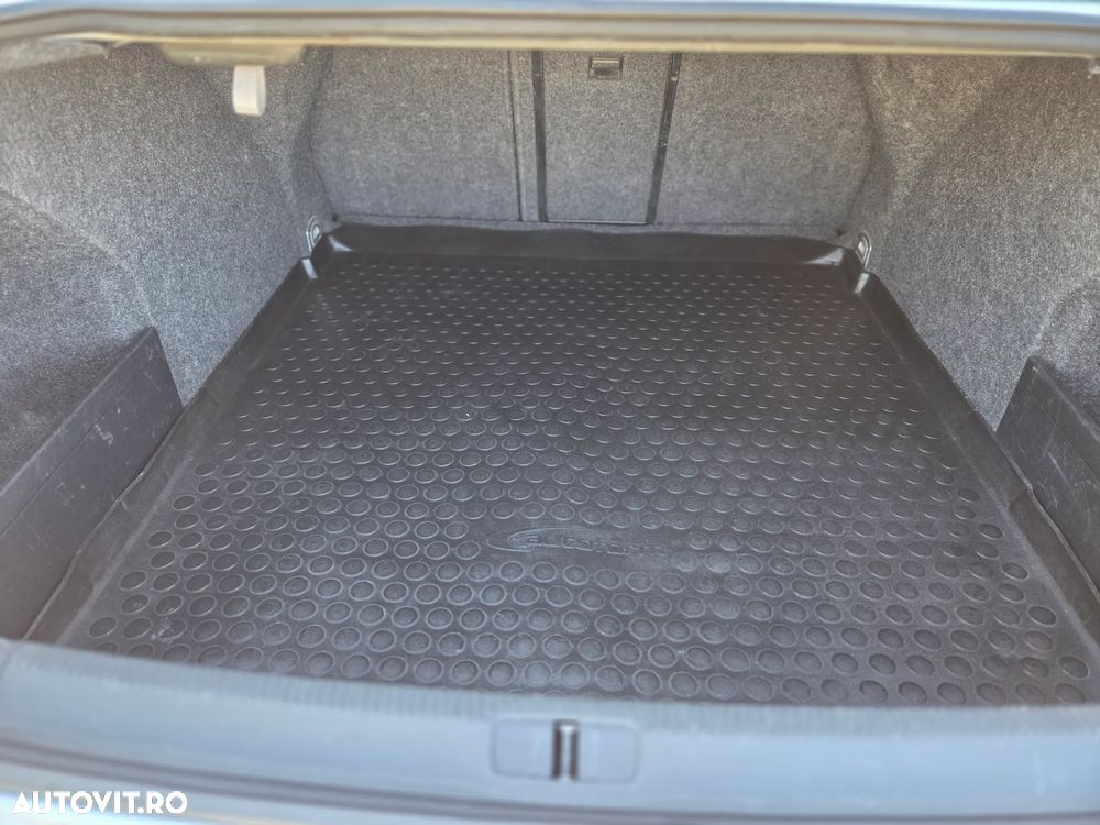 Volkswagen Passat 1.9 TDI Comfortline - 16