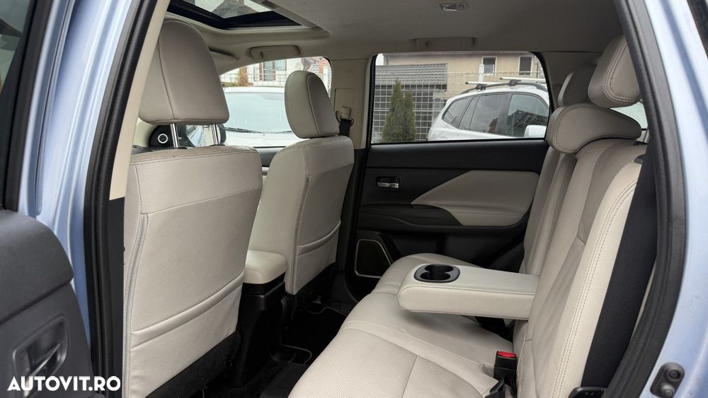 Mitsubishi Outlander - 9