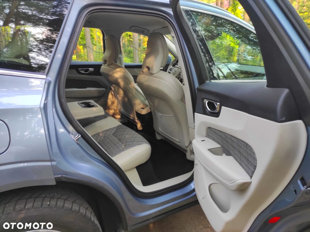Volvo XC 60 B4 D AWD Momentum Pro - 11