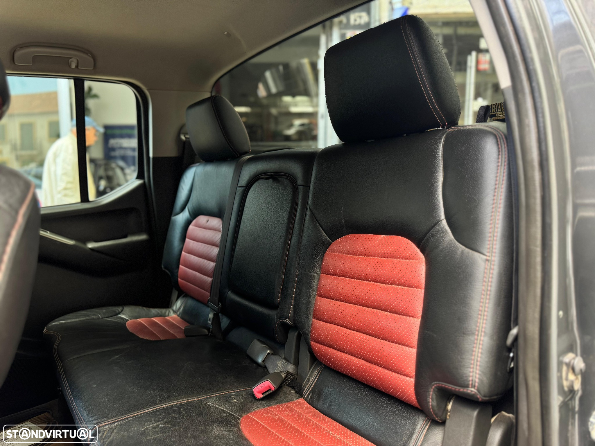 Nissan Navara 2.5 dCi CD Pilot Hi-Tech - 14