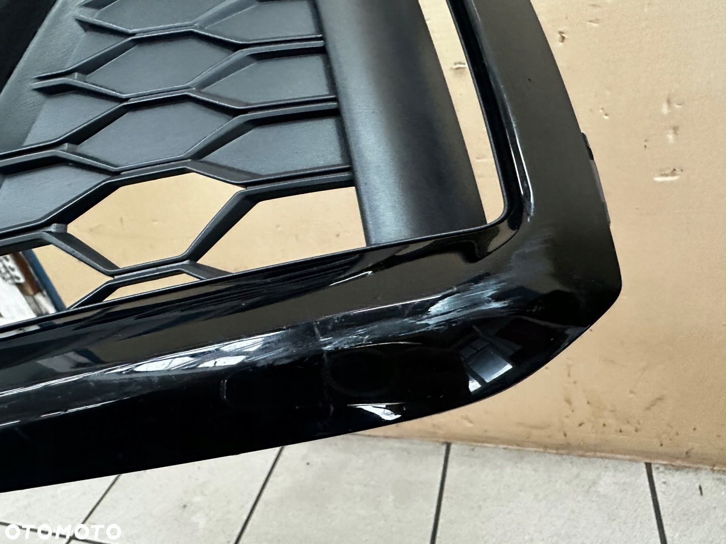 KRATKA ZDERZAKA AUDI A4 B9 LIFT 8W0807682AM - 4