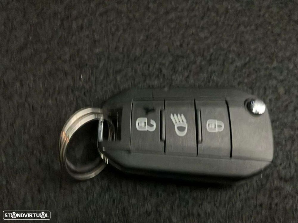 Peugeot 208 1.2 PureTech Allure - 18