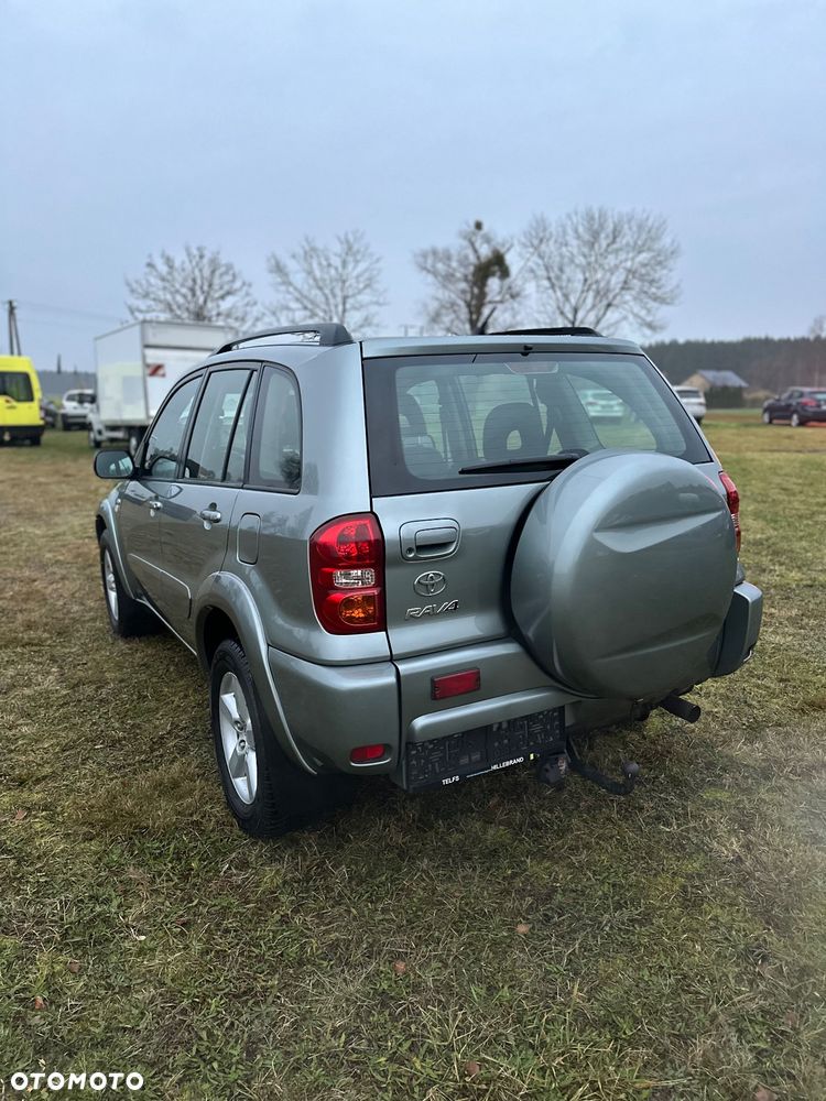 Toyota RAV4 2.0 D-4D 4x4 - 10