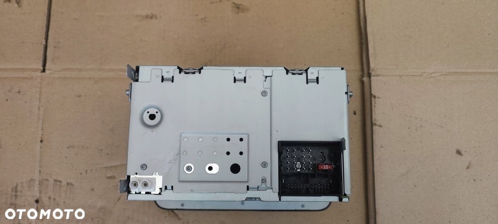 VW CADDY III LIFT 10-15r. RADIO FABRYCZNE CD  KOD - 3