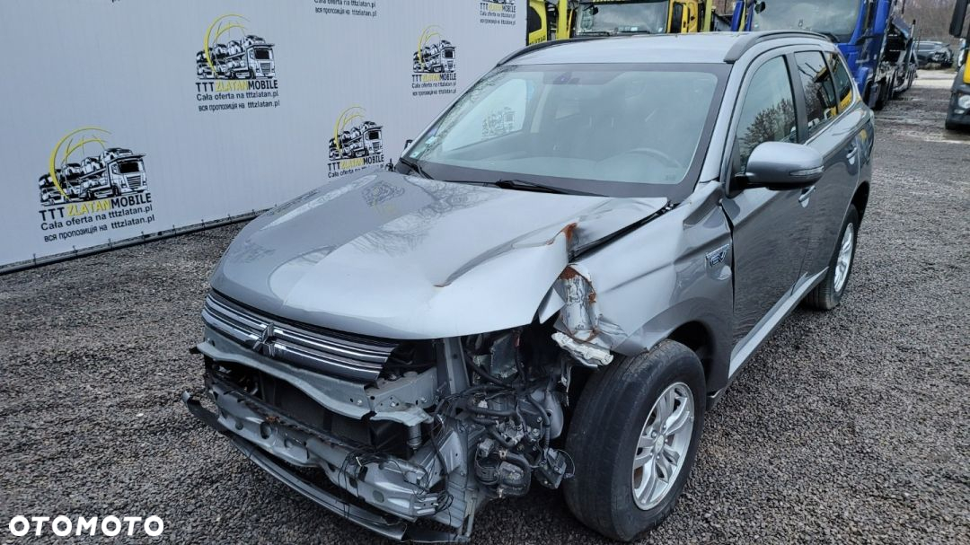 Mitsubishi Outlander - 10