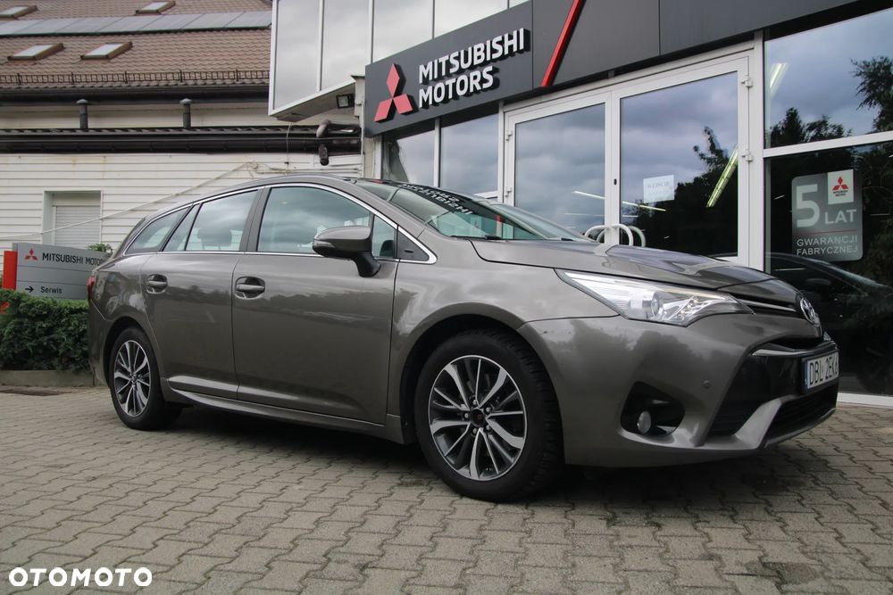 Toyota Avensis 2.0 D-4D Premium - 2