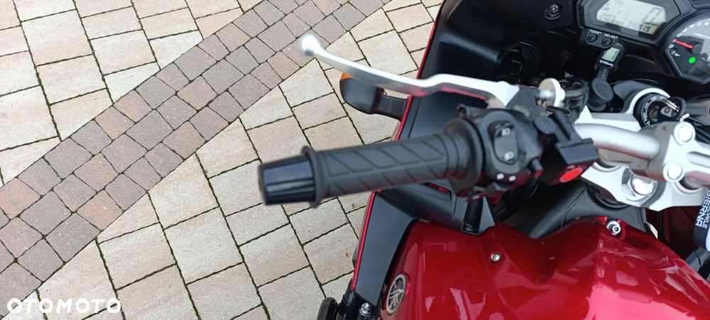 Yamaha FZ - 13