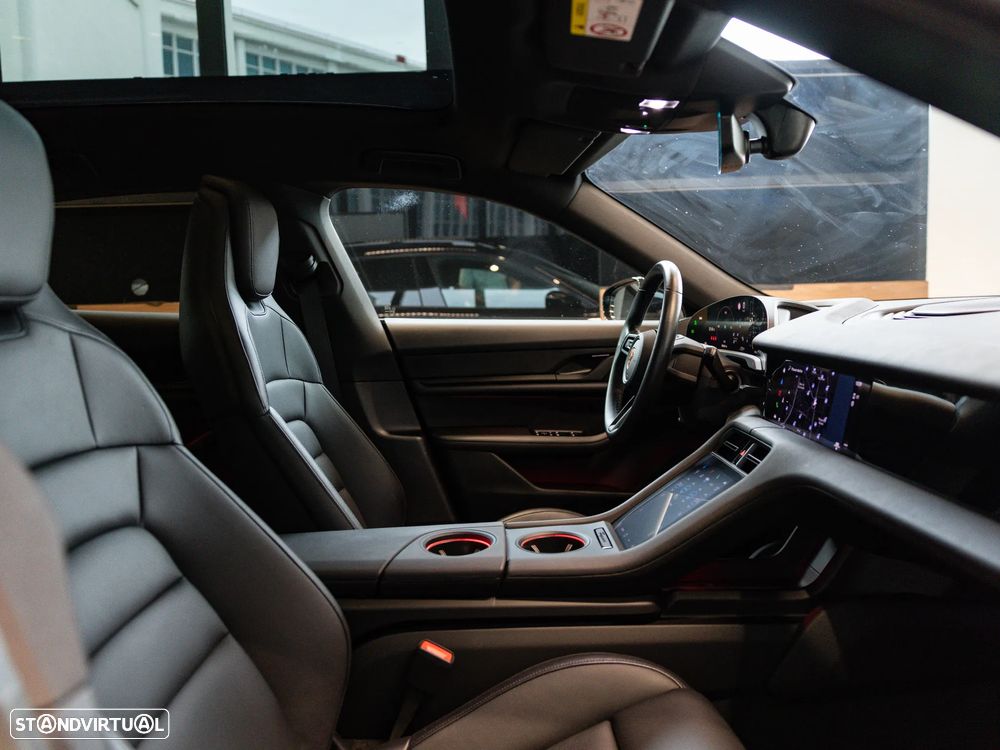 Porsche Taycan Sport Turismo - 42