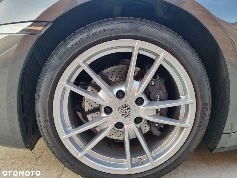 Porsche 911 Carrera - 12