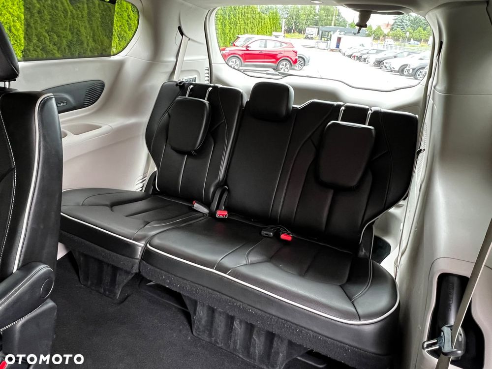 Chrysler Pacifica - 13