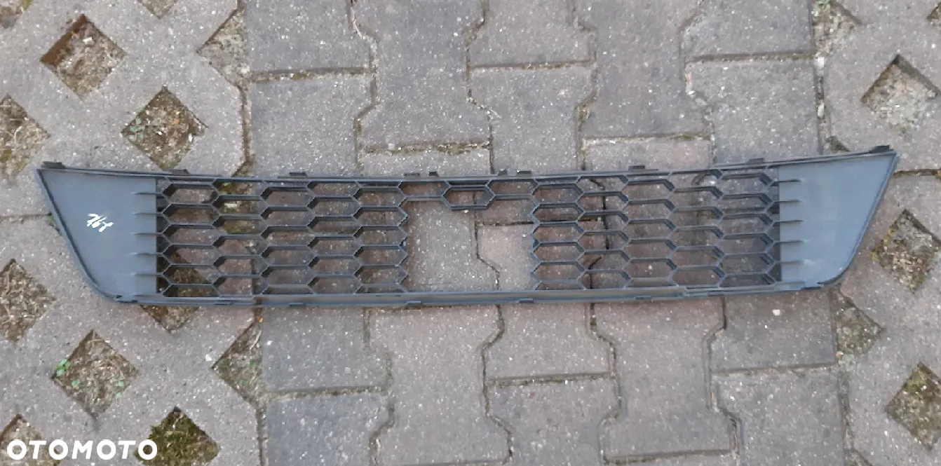 Skoda Octavia III 3 RS środkowa kratka zderzaka 5E0853677H - 2