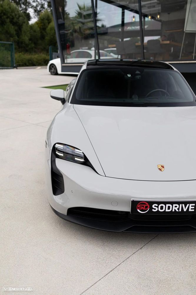 Porsche Taycan Sport Turismo - 24