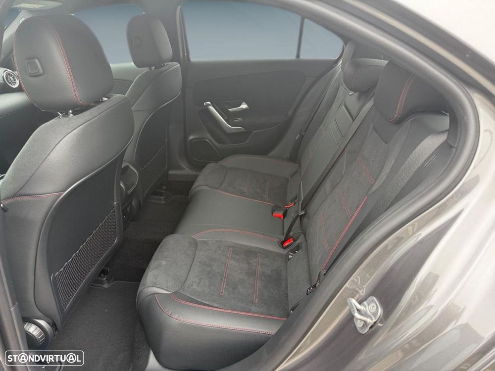 Mercedes-Benz a-250-limousine e - 11