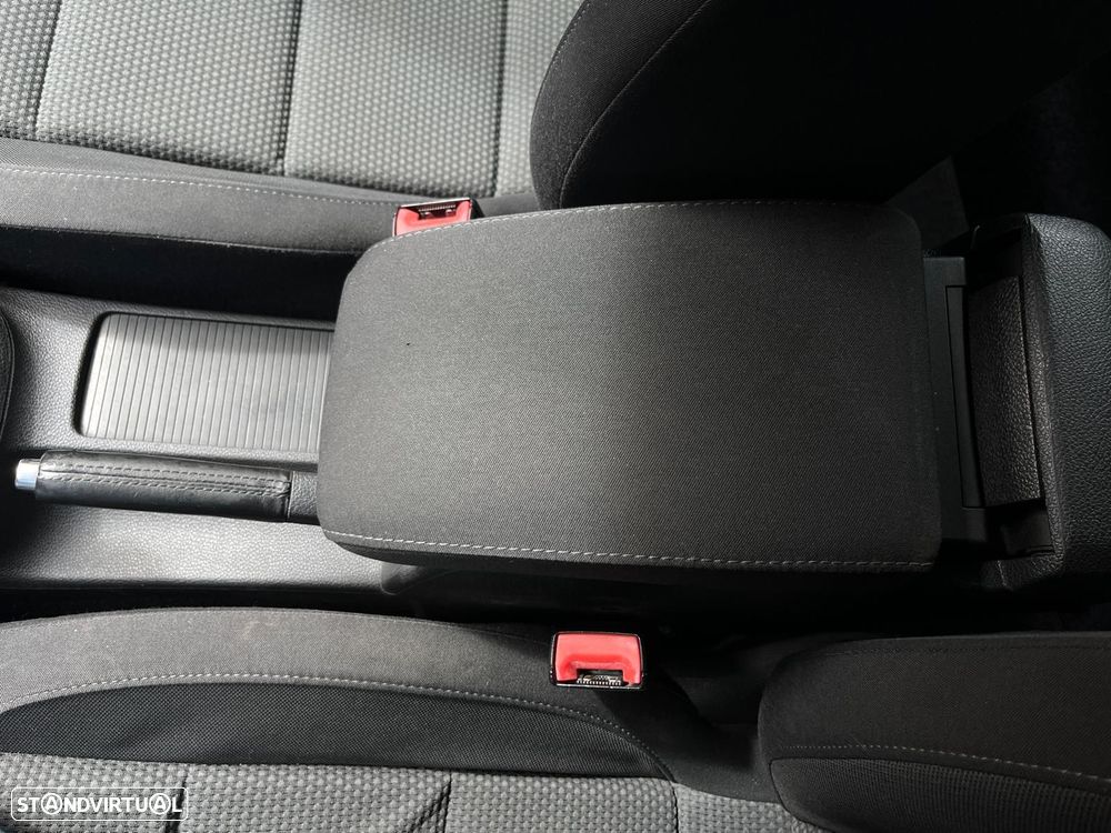 VW Golf 1.6 TDi Confortline - 31